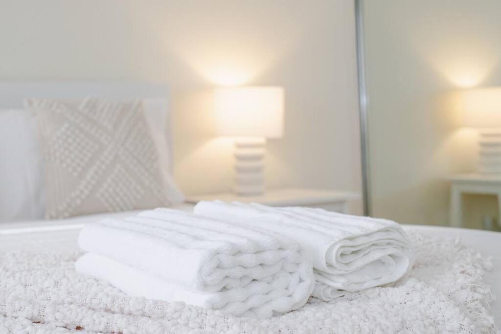 Apartment Perfect Manly Retreat, In The Heart Of Manly, Family & Couple Friendly With Car Spot *