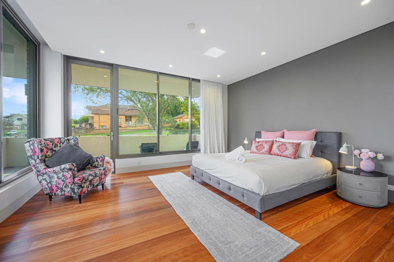 Putney Brand New Luxury House Pool & Waterview