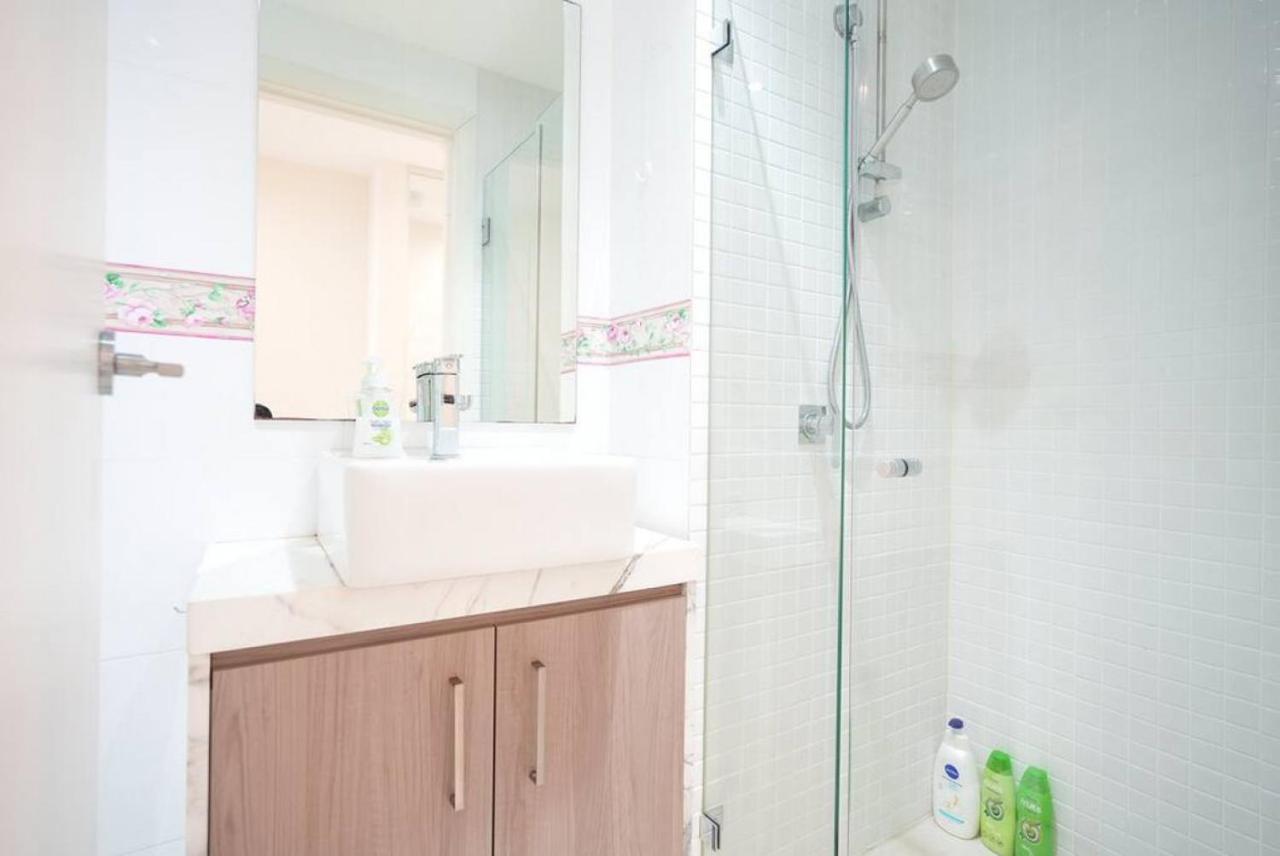 Apartment 2 Bedroom In The Heart Of Rhodes Sydney