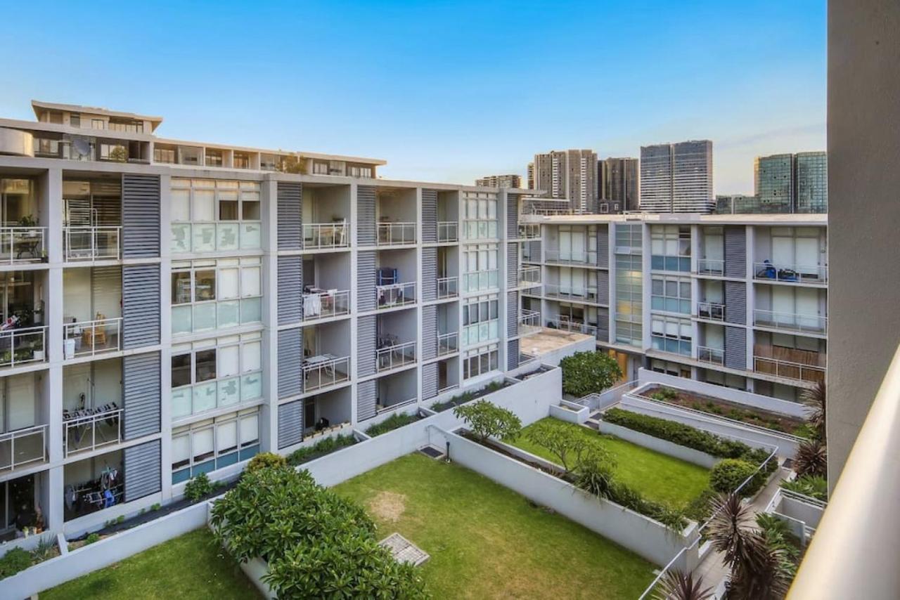 2 Bedroom In The Heart Of Rhodes Apartment Sydney