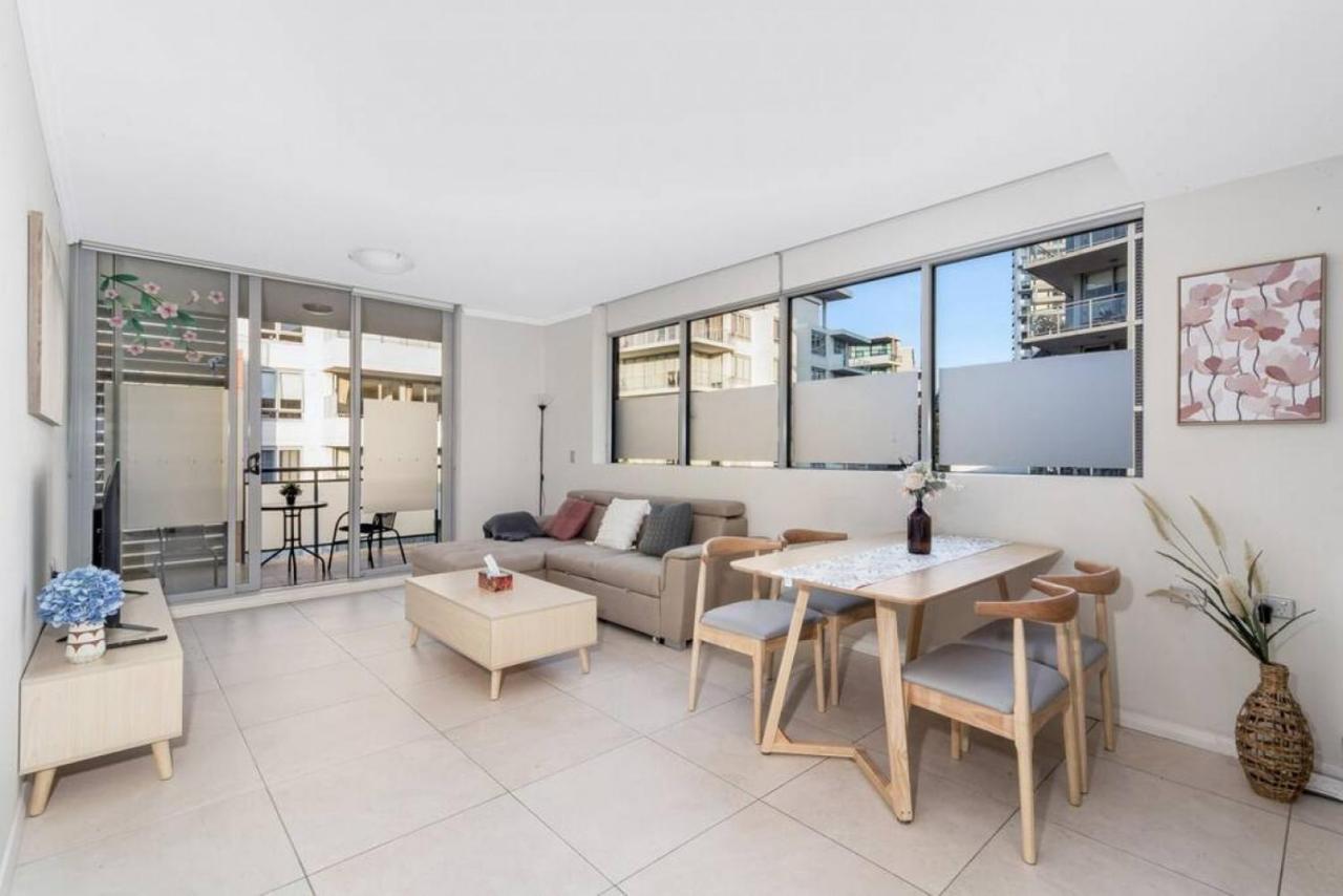 2 Bedroom In The Heart Of Rhodes Apartment