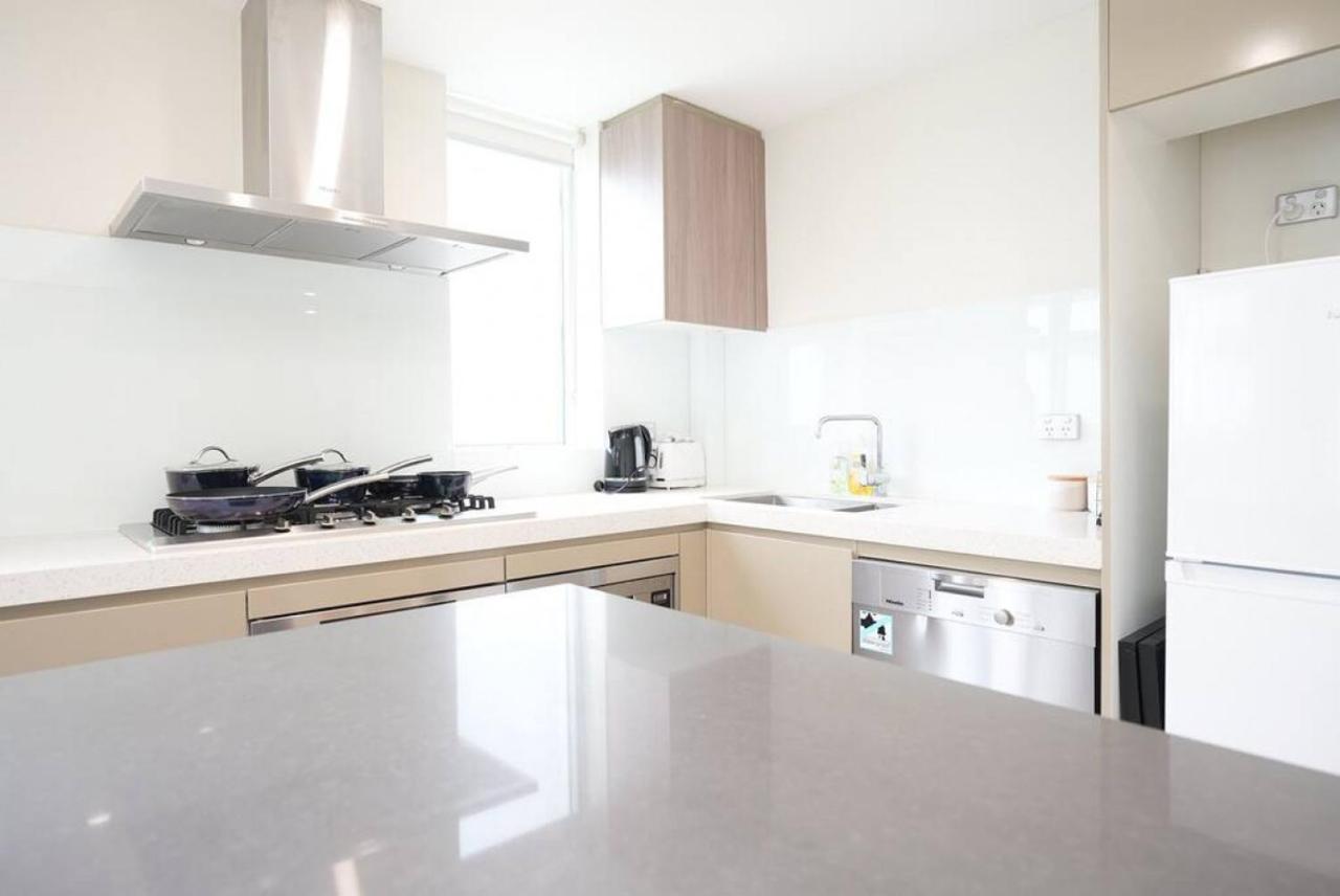 2 Bedroom In The Heart Of Rhodes Apartment *