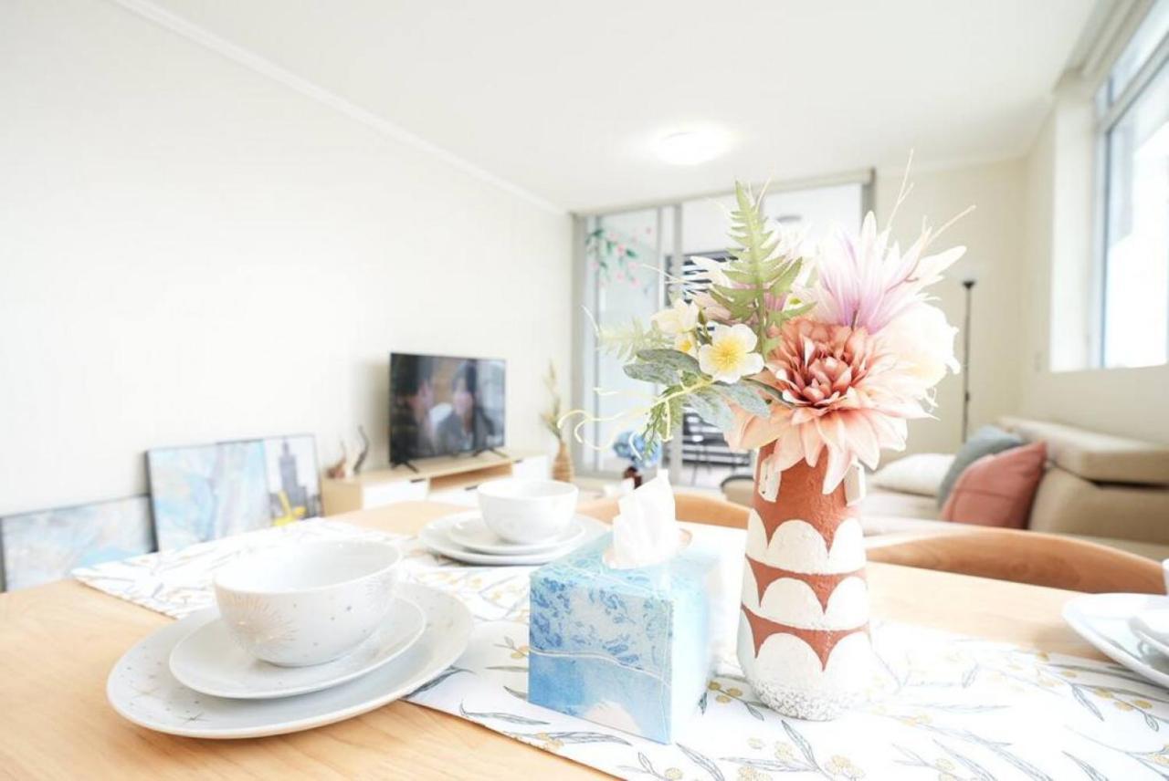 Apartment 2 Bedroom In The Heart Of Rhodes Sydney