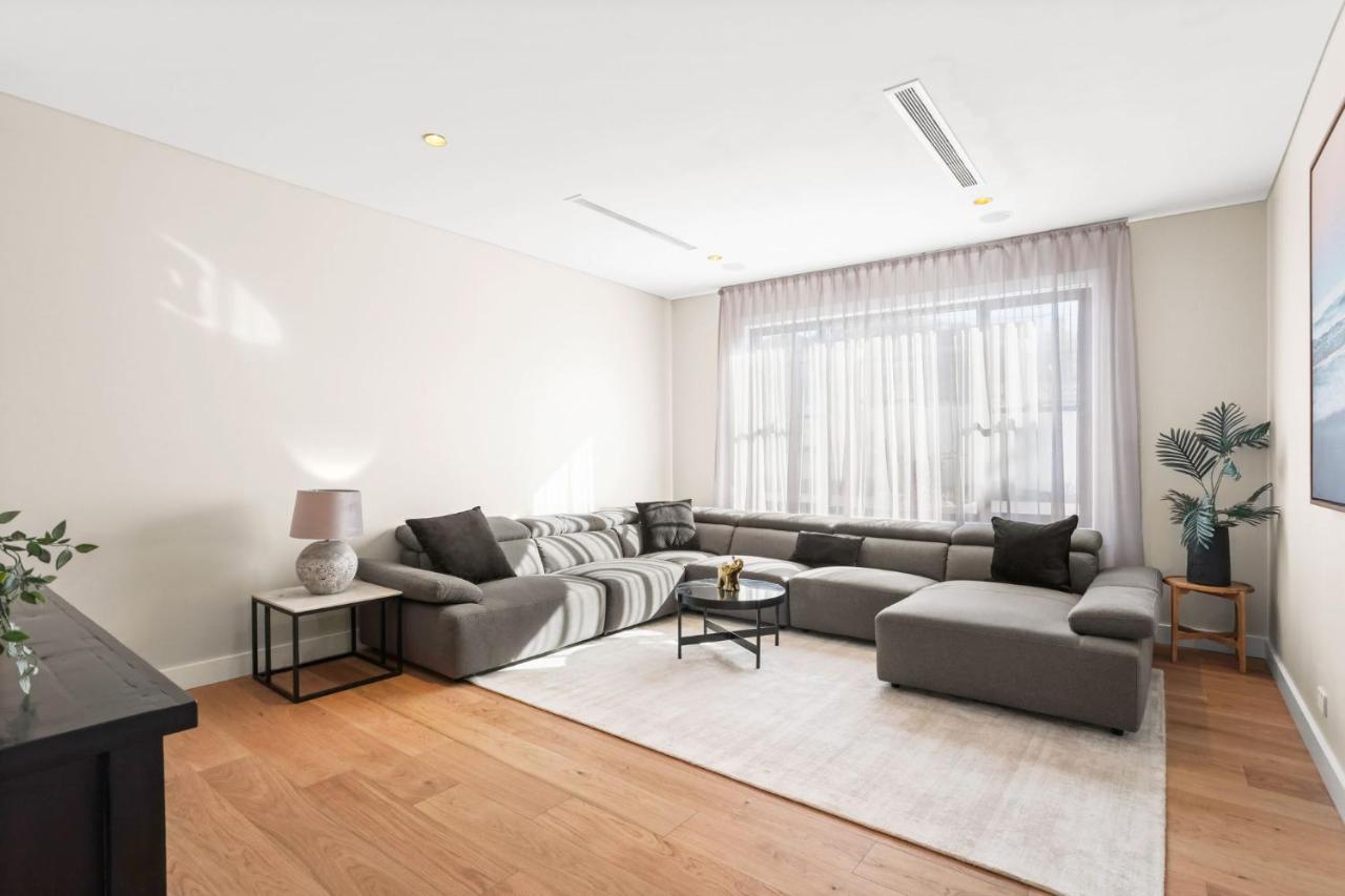 New Big Stylish House In Connells Point With 4 Big Bedroom, Swimming Pools , Views On Balcony * Sydney