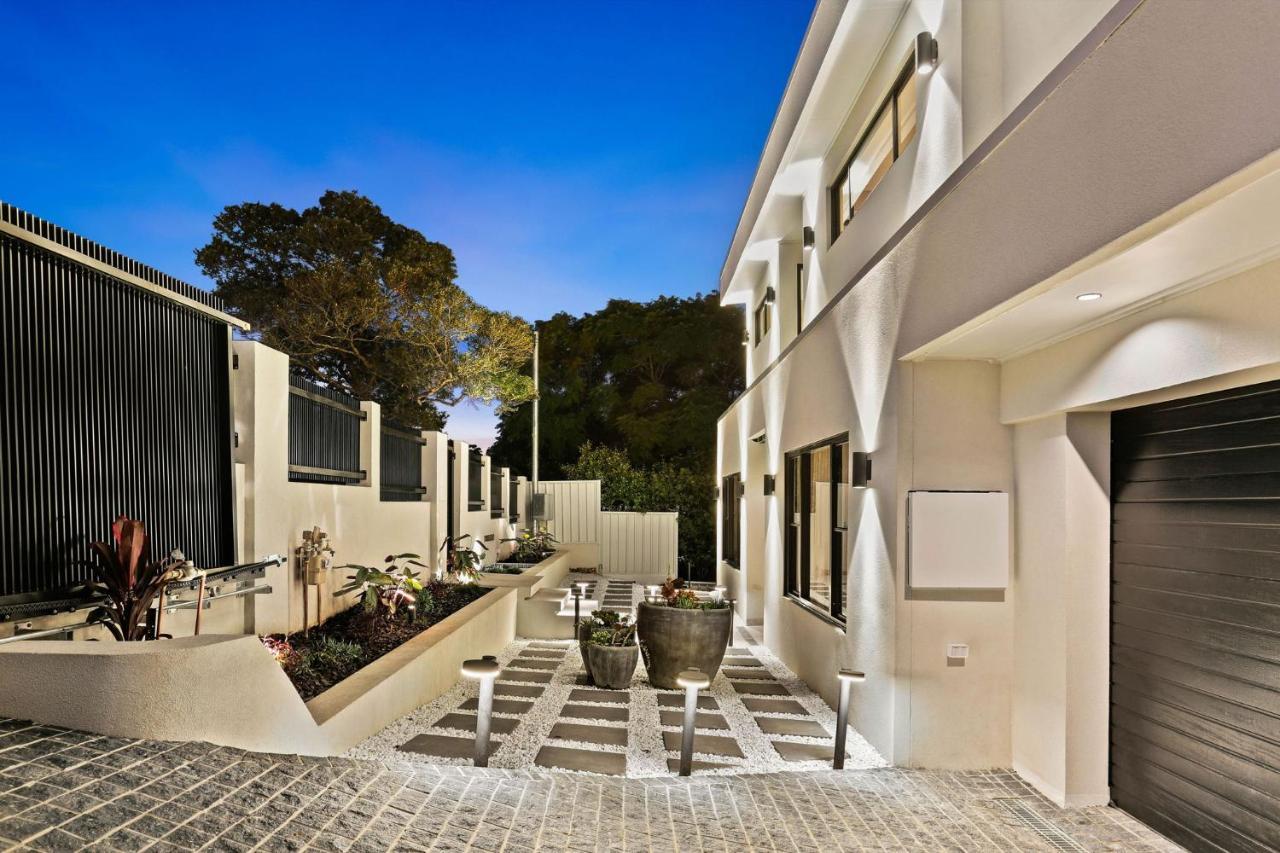 New Big Stylish House In Connells Point With 4 Big Bedroom, Swimming Pools , Views On Balcony