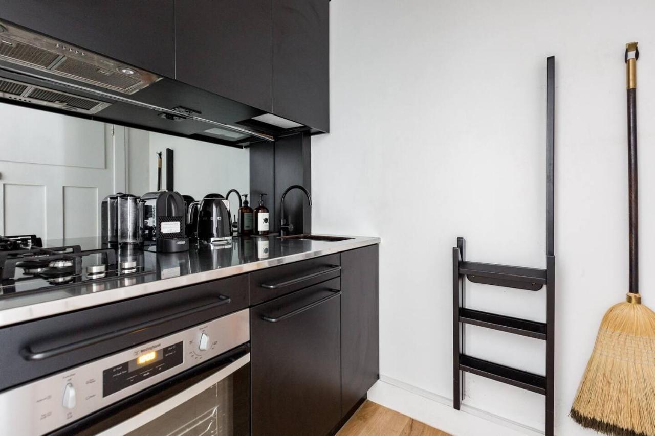 Designer Darlinghurst Studio With Rooftop Views Sidney