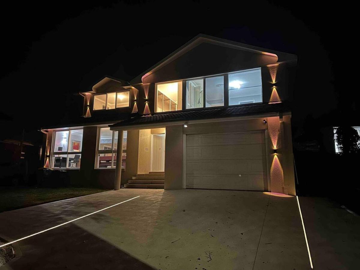 Holiday home Heated Toilet Seat - Air Conditioning- Hot Tub - Dryer - Electrical Bbq Grill - Pool - Arcade Games At Golden Swan House *