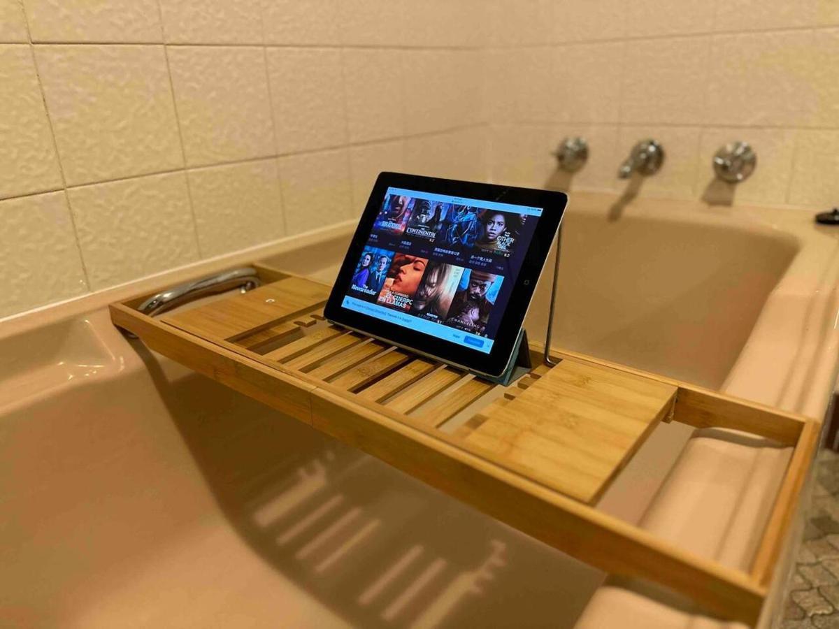 Holiday home Heated Toilet Seat - Air Conditioning- Hot Tub - Dryer - Electrical Bbq Grill - Pool - Arcade Games At Golden Swan House *