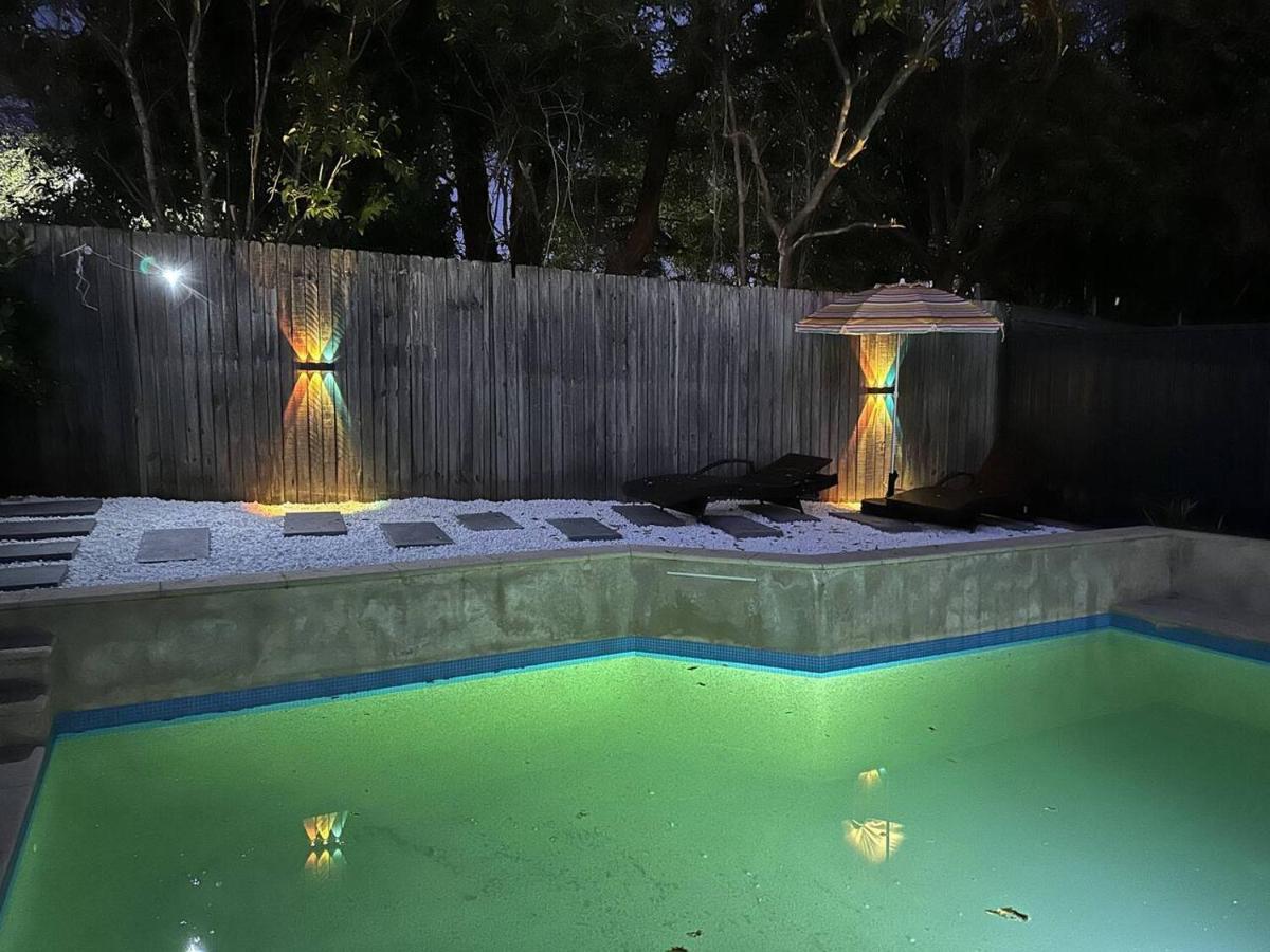 Heated Toilet Seat - Air Conditioning- Hot Tub - Dryer - Electrical Bbq Grill - Pool - Arcade Games At Golden Swan House Holiday home