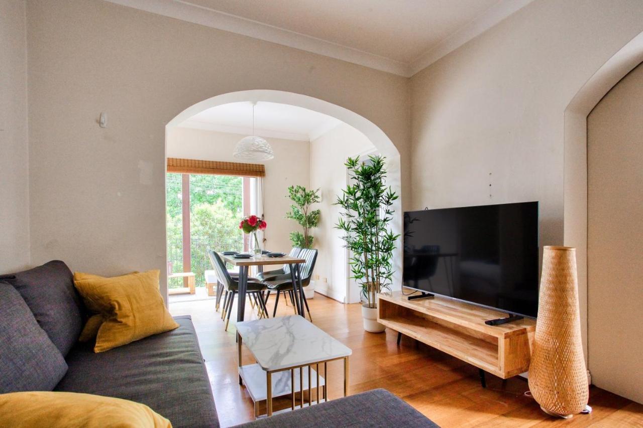 Apartment 2 Bedroom Newtown Near To Shops 2 Sydney