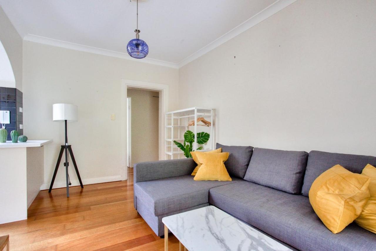 Apartment 2 Bedroom Newtown Near To Shops 2 Sydney