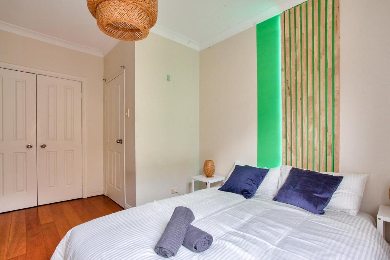 2 Bedroom Newtown Near To Shops 2 * Sydney
