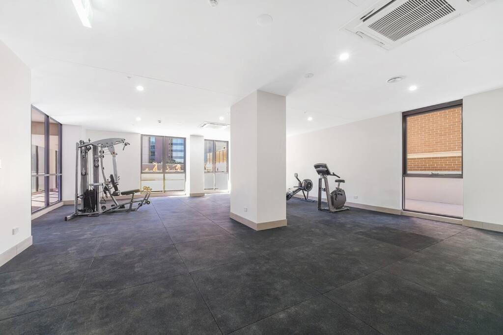 Stylish In Parramatta Apartment *