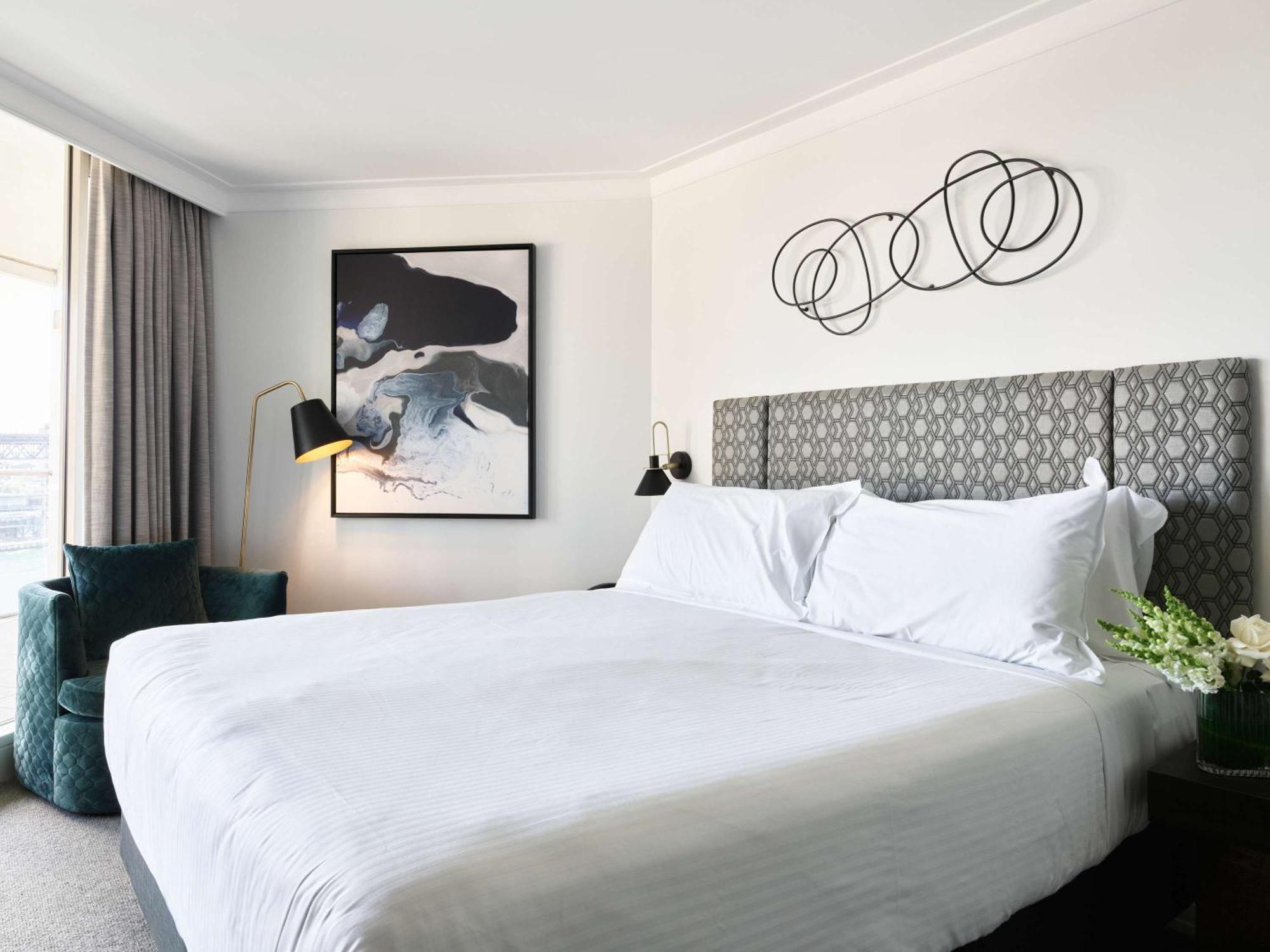 Pullman Quay Grand Harbour Hotel 5*