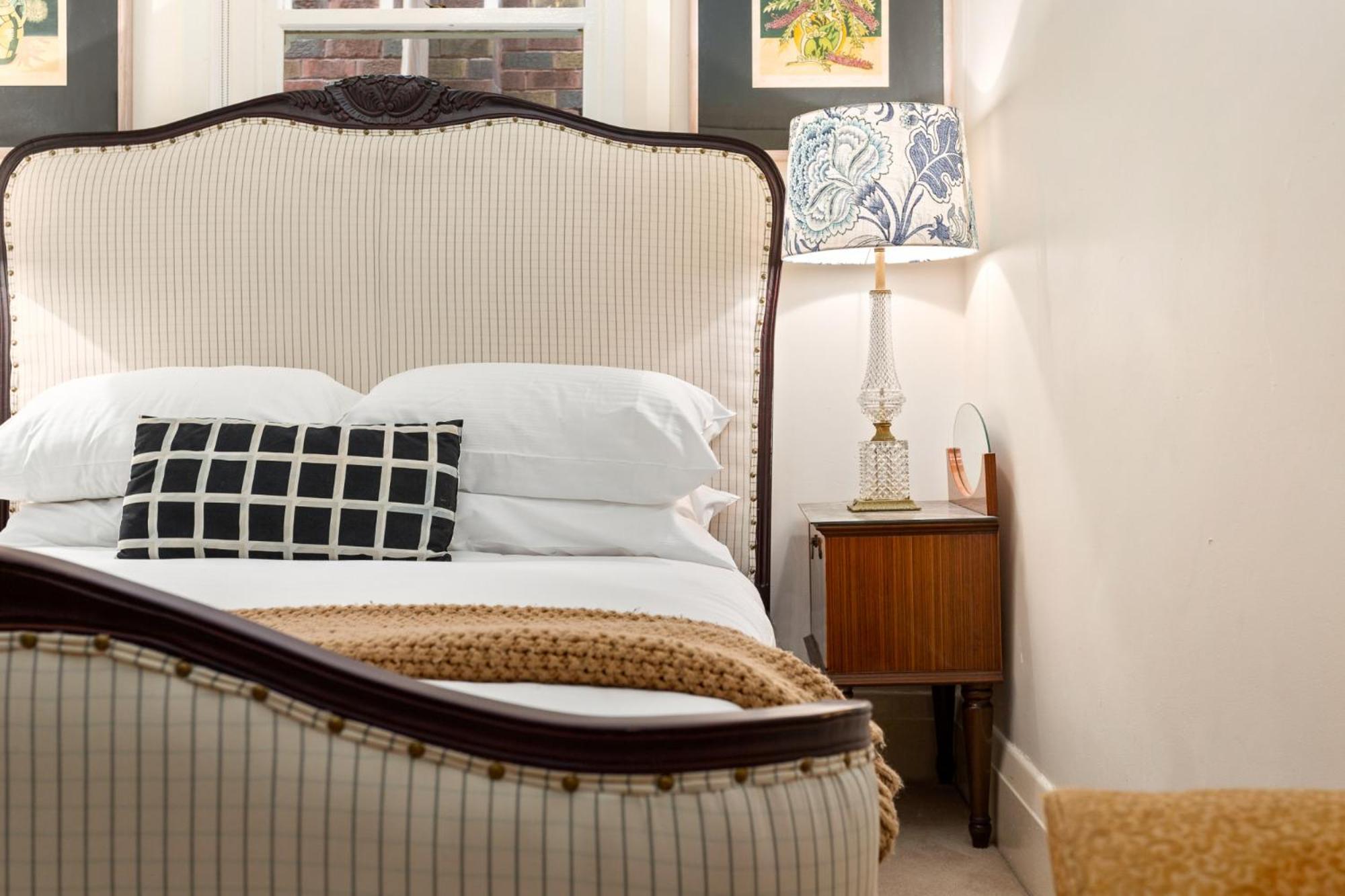 Eclectic Art Deco In Great Location *