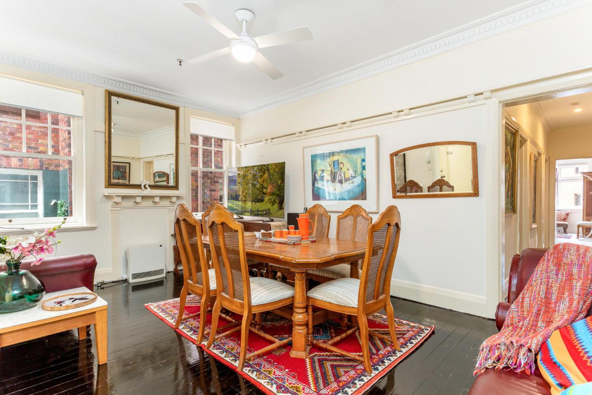 Eclectic Art Deco In Great Location * Sydney