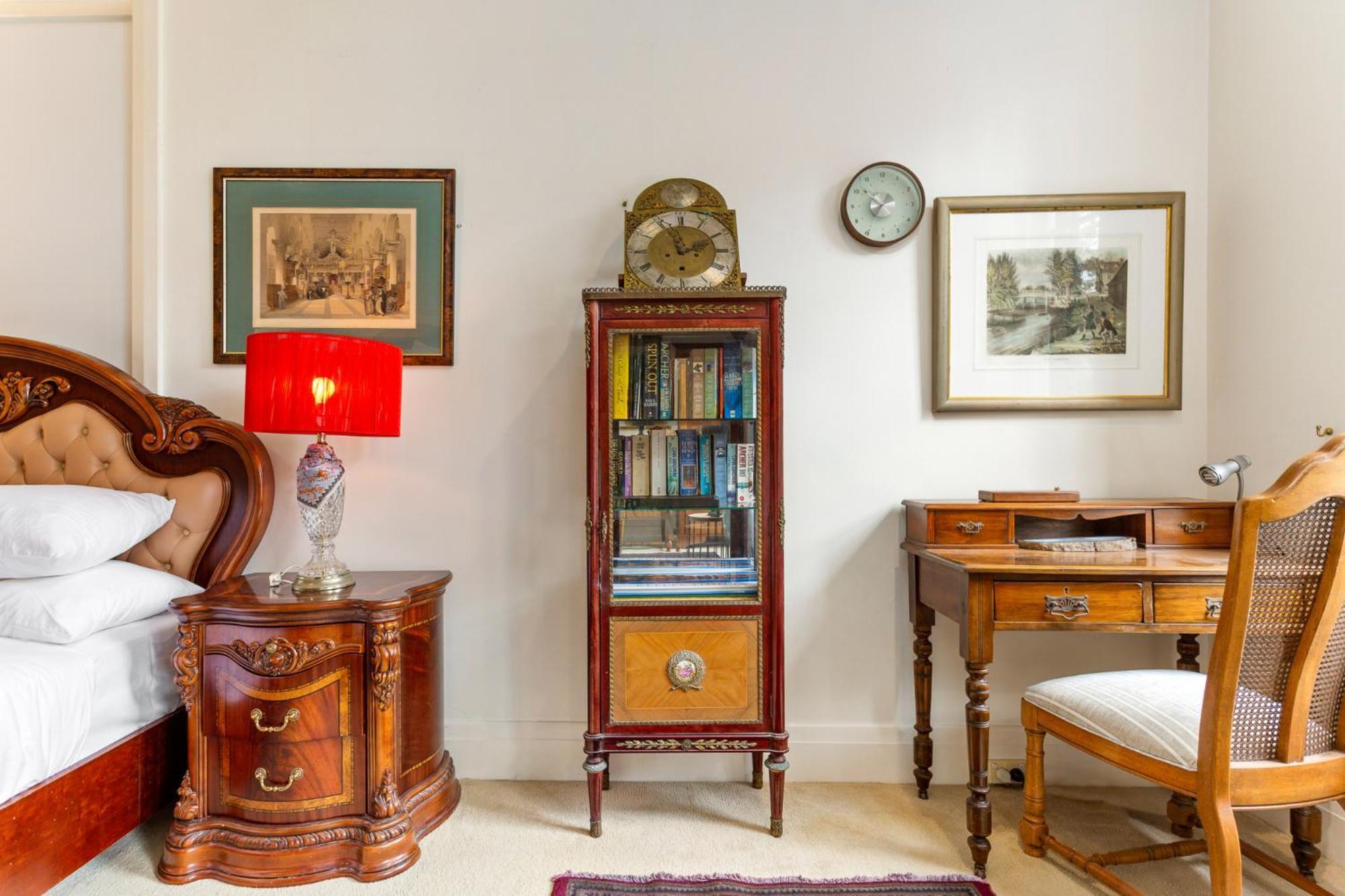 Eclectic Art Deco In Great Location Apartment Sydney