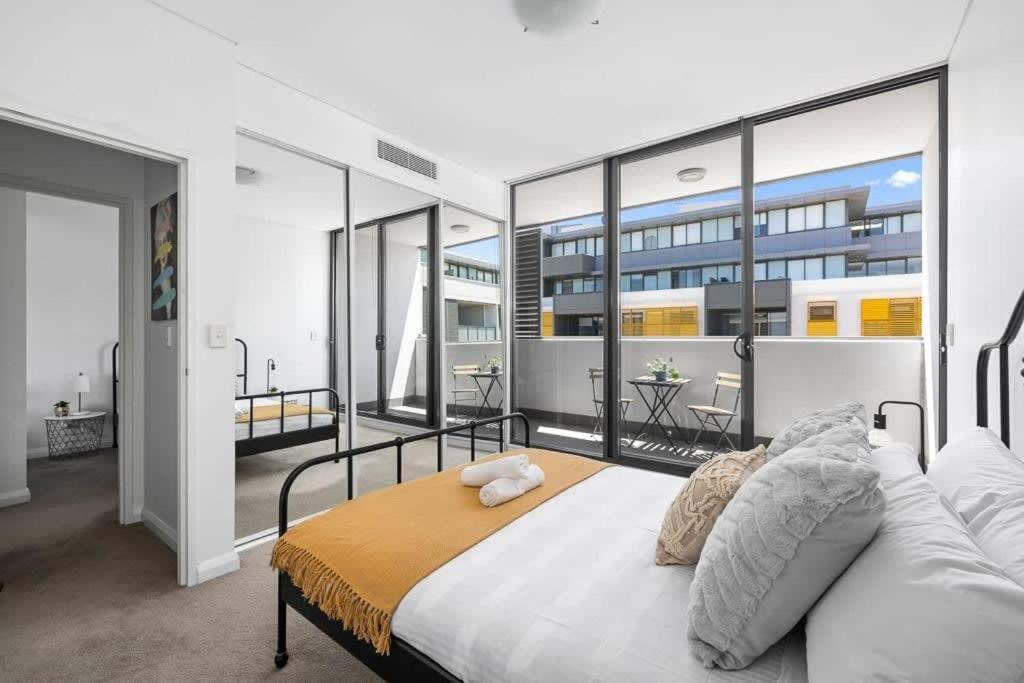 New 3br In Kingsgrove Sleeps 7