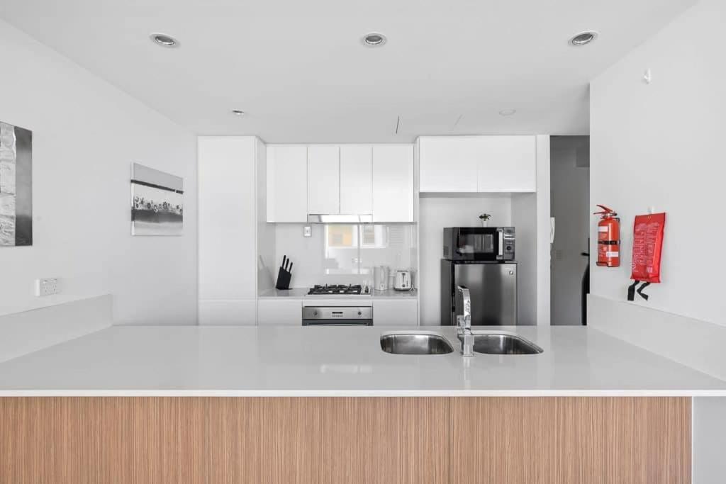New 3br In Kingsgrove Sleeps 7