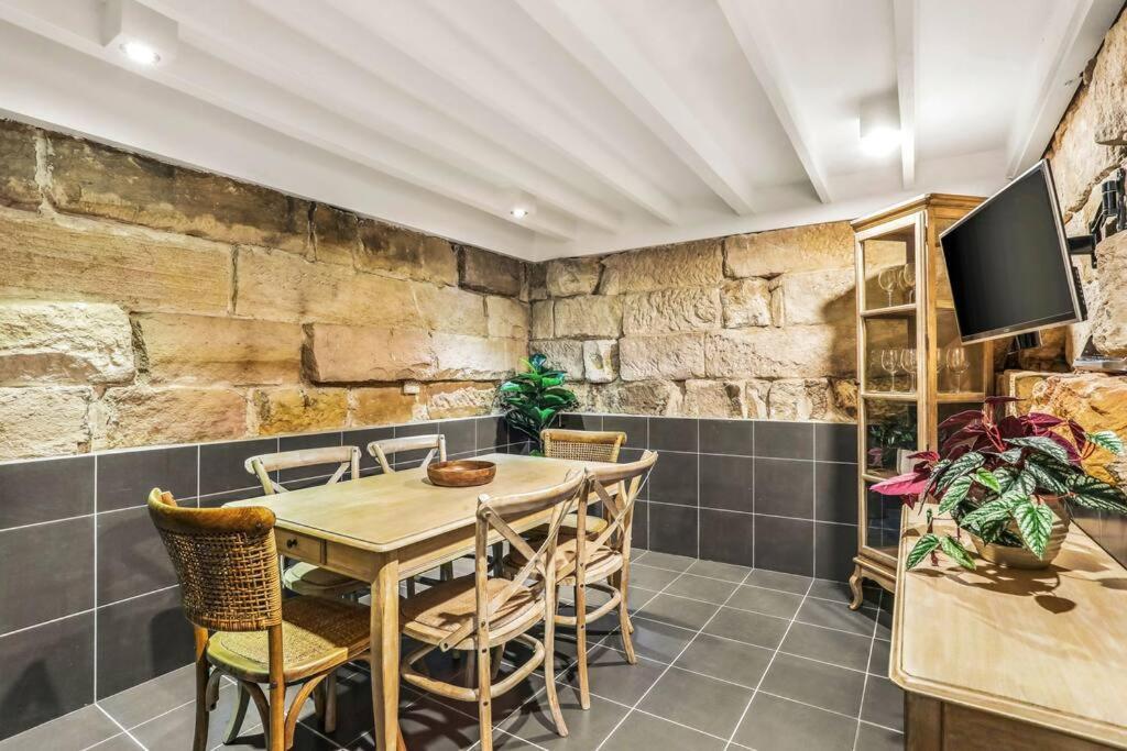 Rare 3bd Terrace - Mins Walk To Cbd Apartment Sydney
