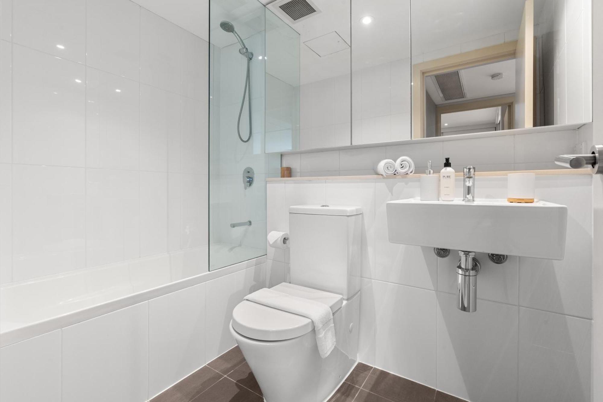 Apartment Open-plan 2br Unit With Parking In Prime Bondi Sydney