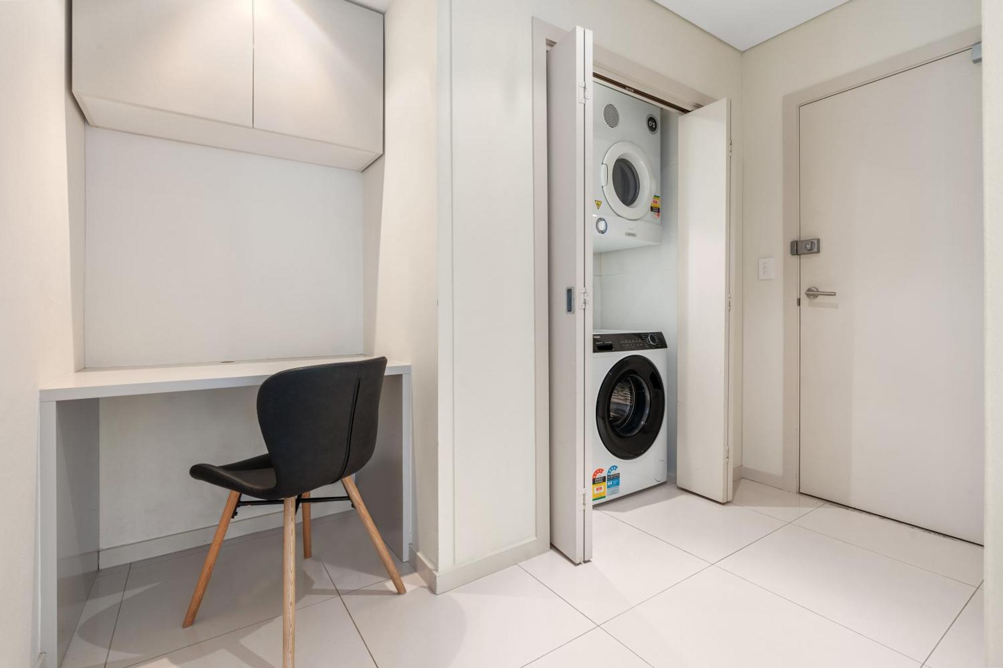 Open-plan 2br Unit With Parking In Prime Bondi Apartment Sydney