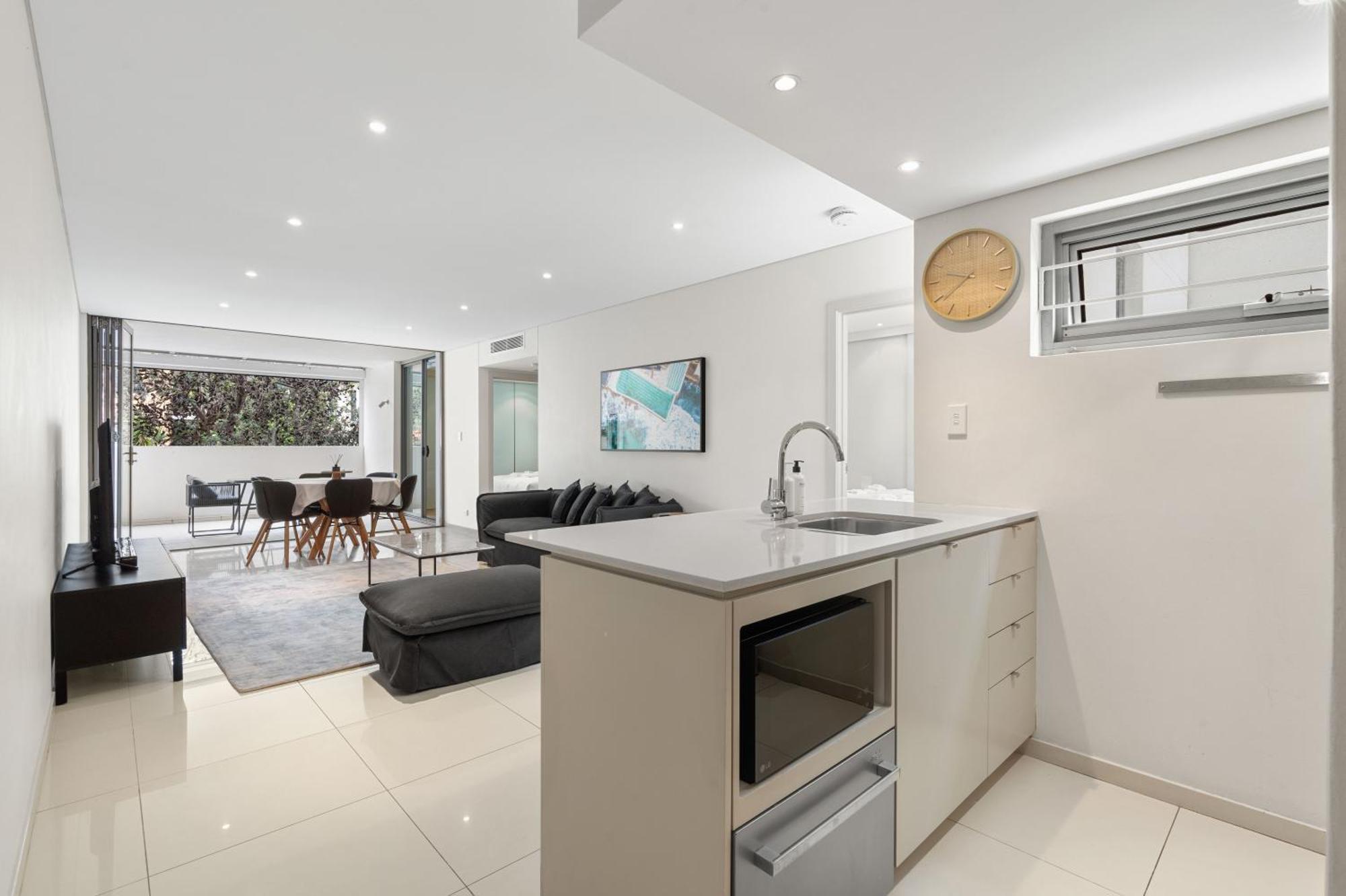 Open-plan 2br Unit With Parking In Prime Bondi Apartment *