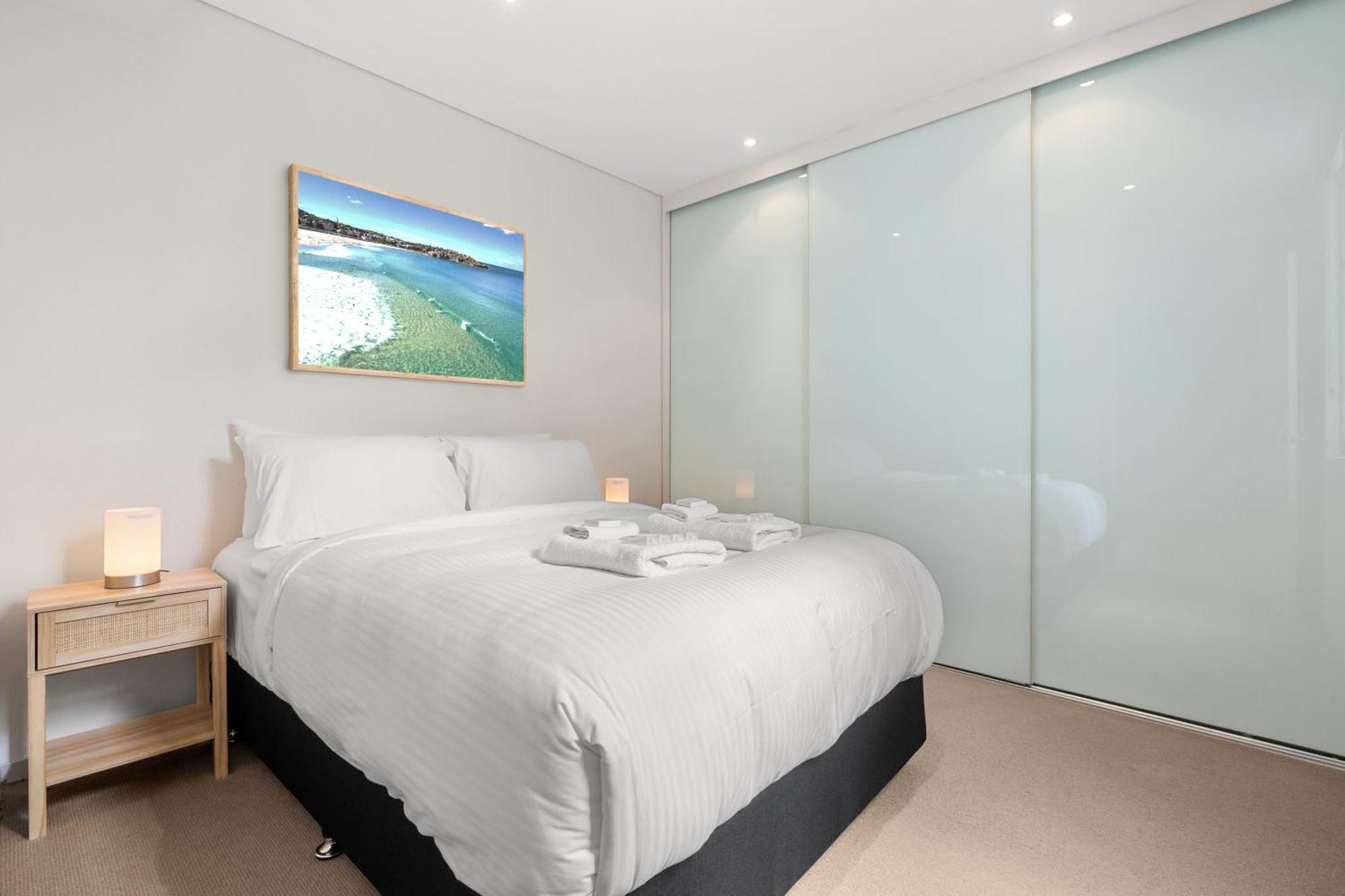 Open-plan 2br Unit With Parking In Prime Bondi