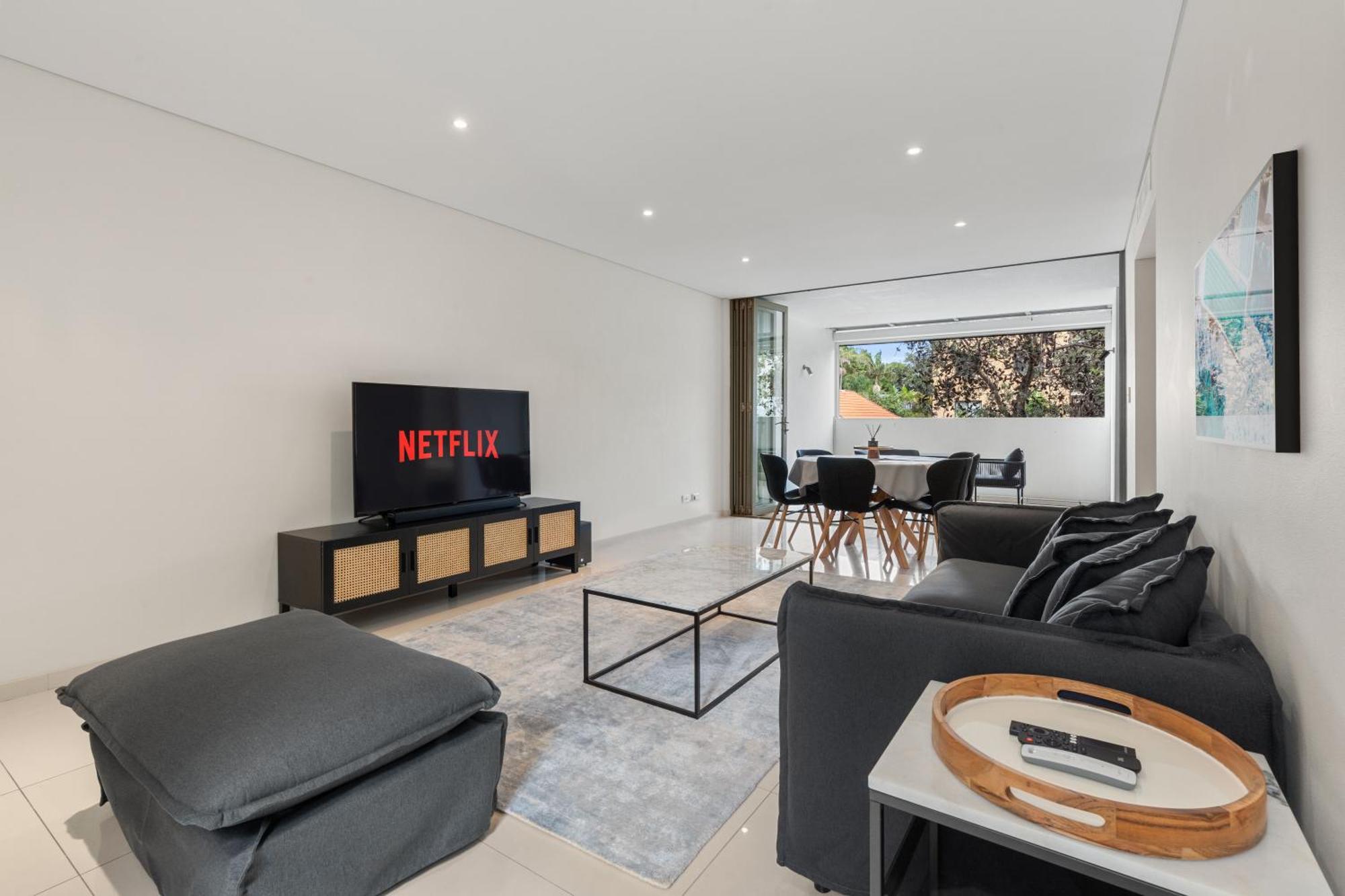 Open-plan 2br Unit With Parking In Prime Bondi Apartment *