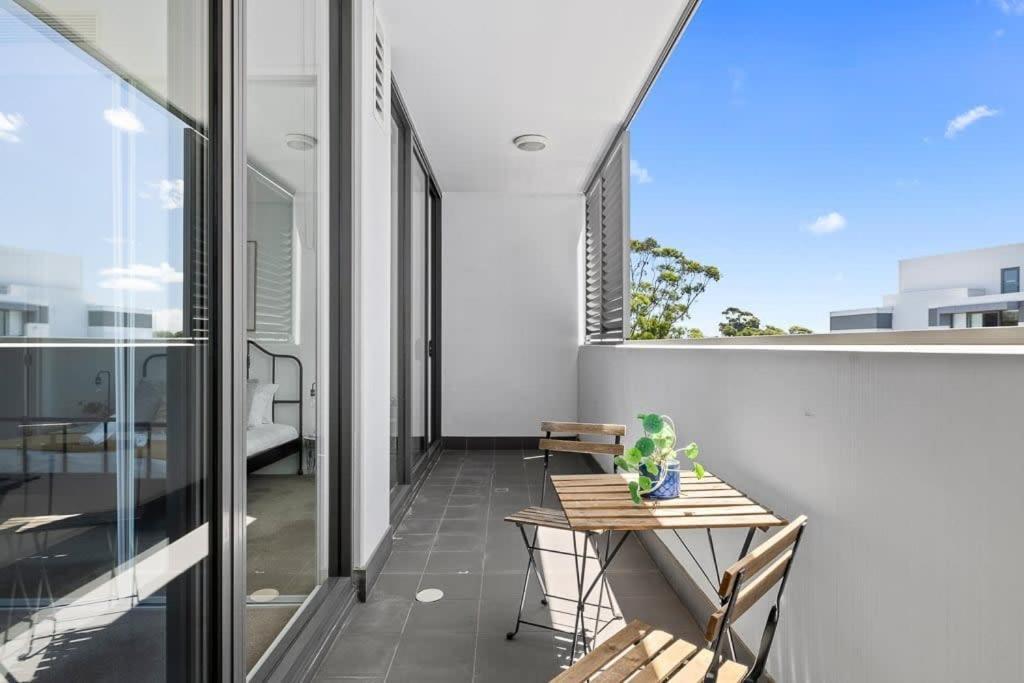 New 3br In Kingsgrove Sleeps 7