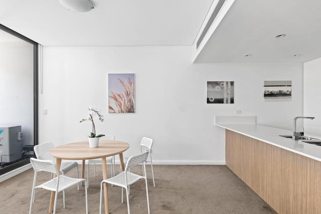 New 3br In Kingsgrove Sleeps 7 * Sydney