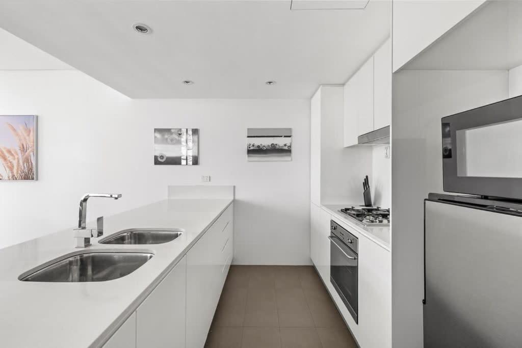 New 3br In Kingsgrove Sleeps 7 *