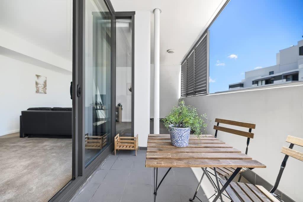 New 3br In Kingsgrove Sleeps 7 Sydney