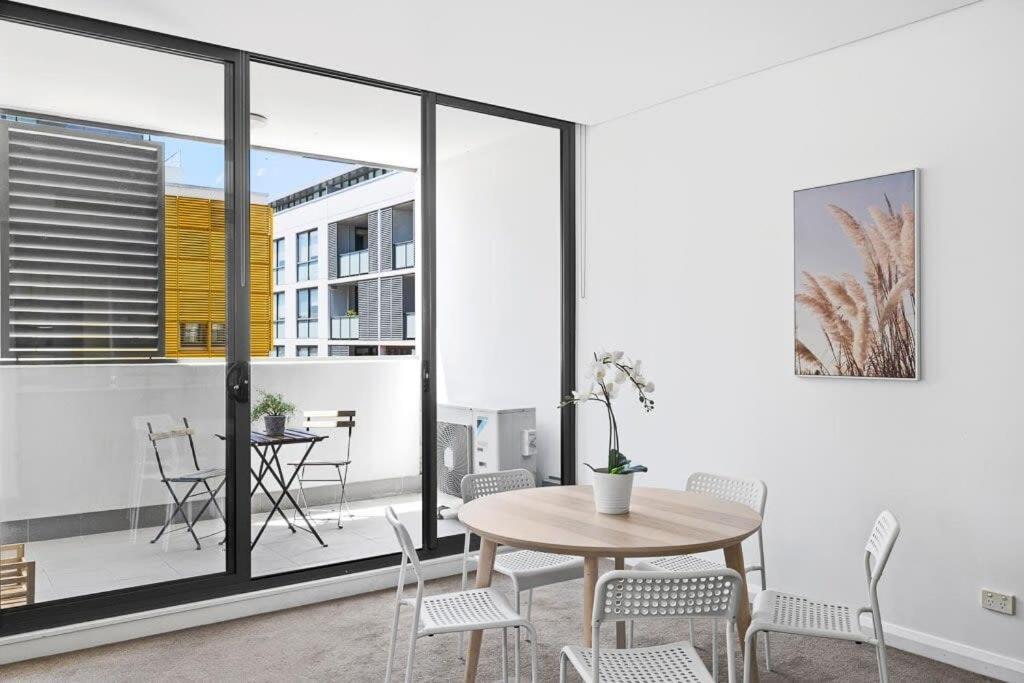 New 3br In Kingsgrove Sleeps 7 * Sydney