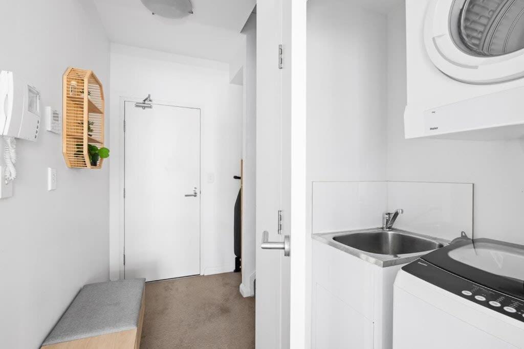New 3br In Kingsgrove Sleeps 7 Apartment Sydney
