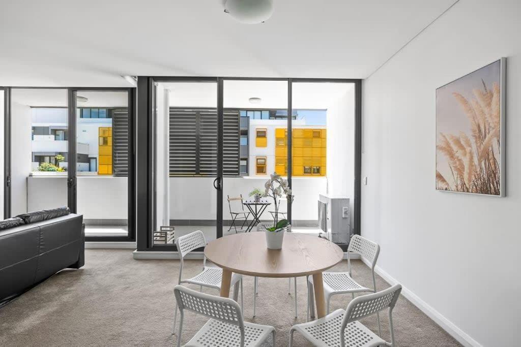 New 3br In Kingsgrove Sleeps 7 * Sydney