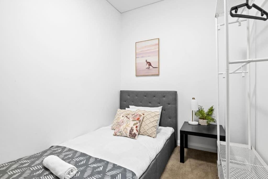 New 3br In Kingsgrove Sleeps 7 Apartment Sydney