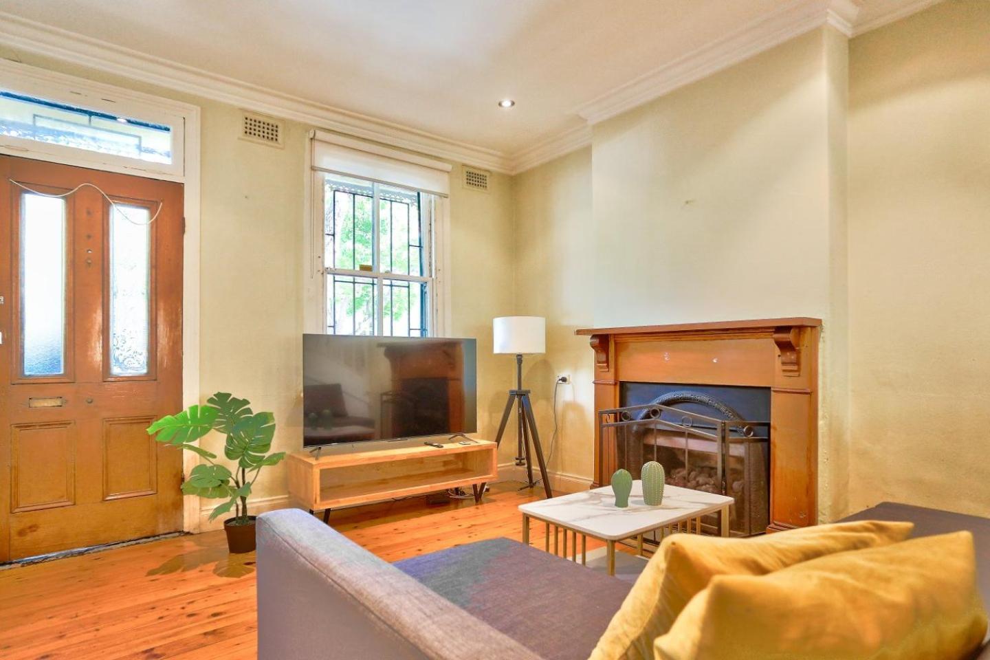 Spacious 3 Bedroom On The Edge Of Downtown Darghan St 2 E-bikes Included Holiday home