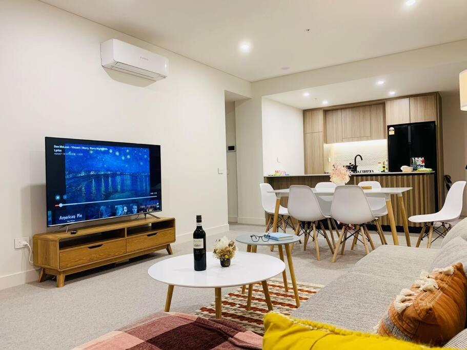 Cozy 2 Bedroom In Wentworth Point W Parking