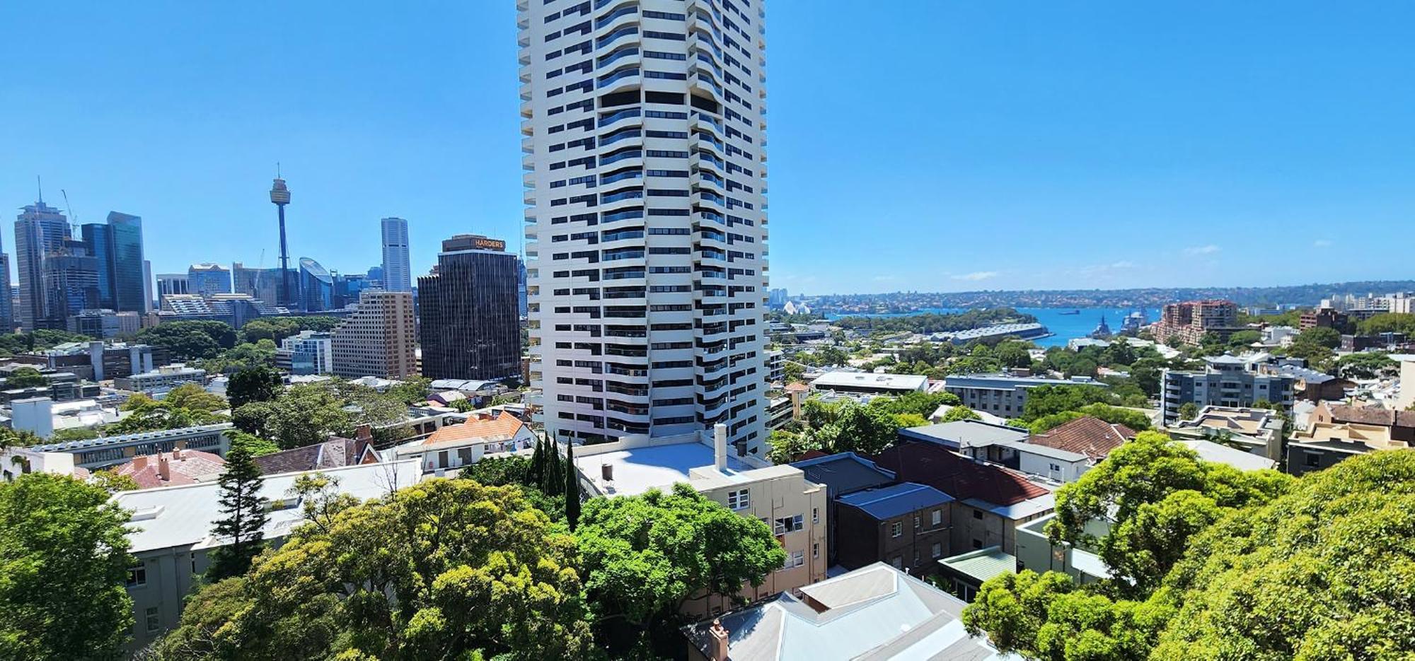 Harbour Views. Pool. Parking. 2 Balconies