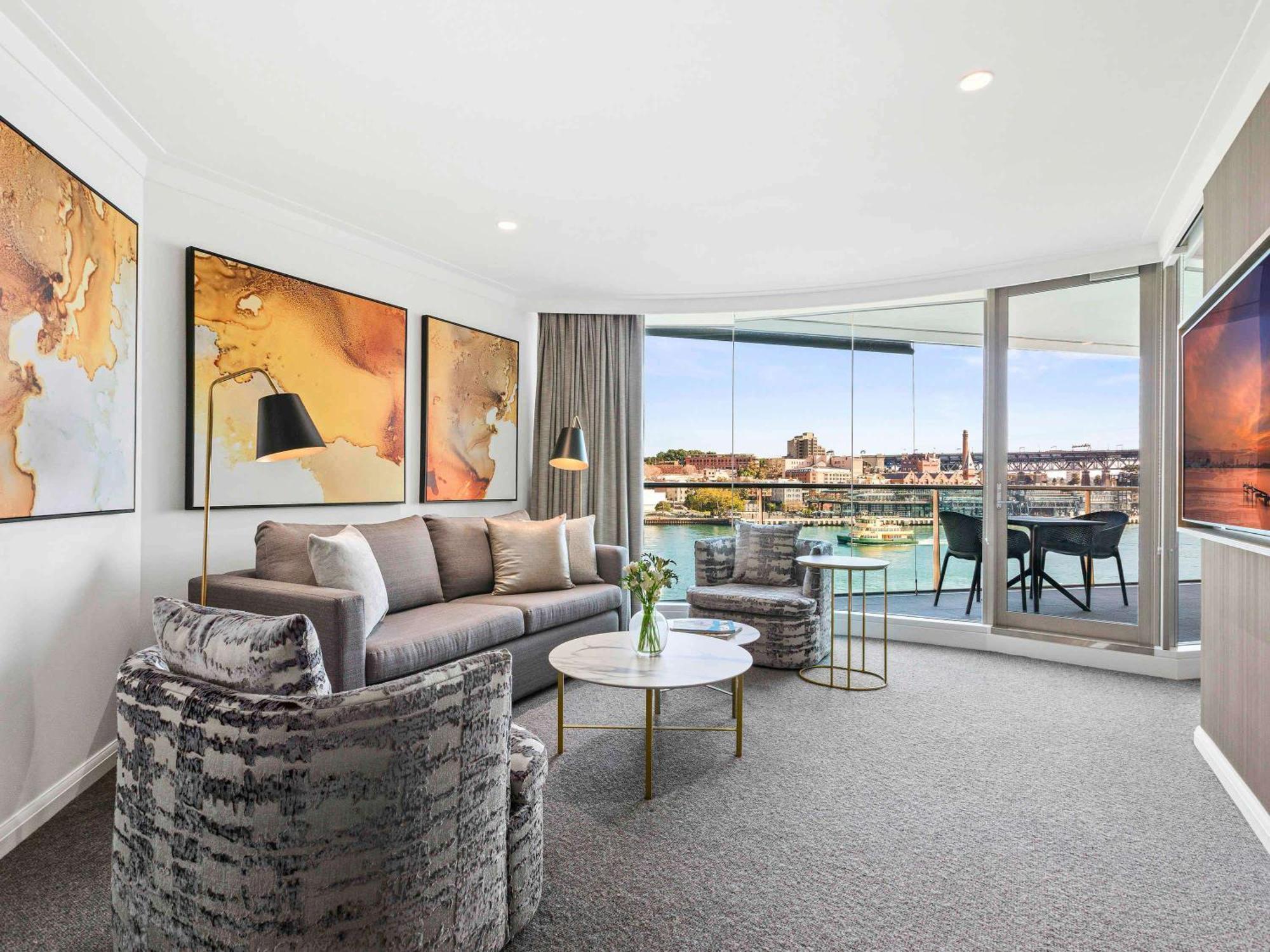 Pullman Quay Grand Harbour Hotel 5*