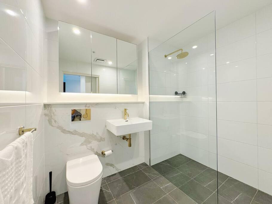 Modern 2brs@ Close2 Olympic Park Apartment *