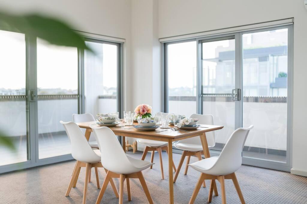 Apartment Spacious 3 Bed Near Airport With Parking *
