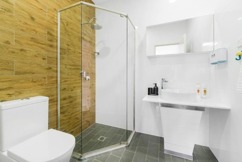 Apartment Spacious 3 Bed Near Airport With Parking