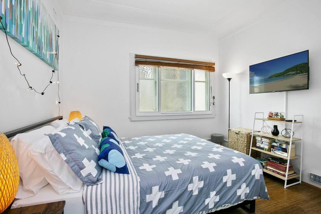 Coogee House-100m To The Beach-courtyard-ac