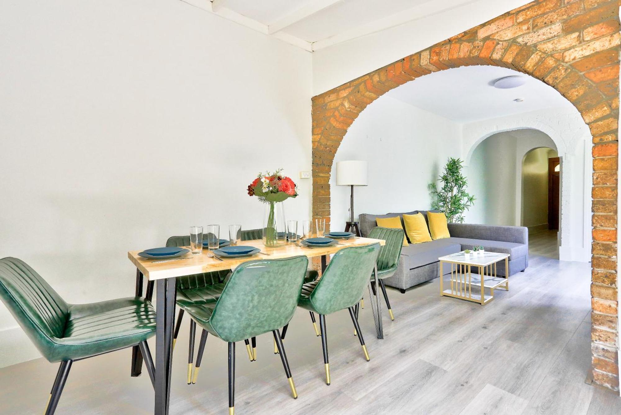 Comfortable 2 Bedroom House Paddington 2 E-bikes Included Sydney