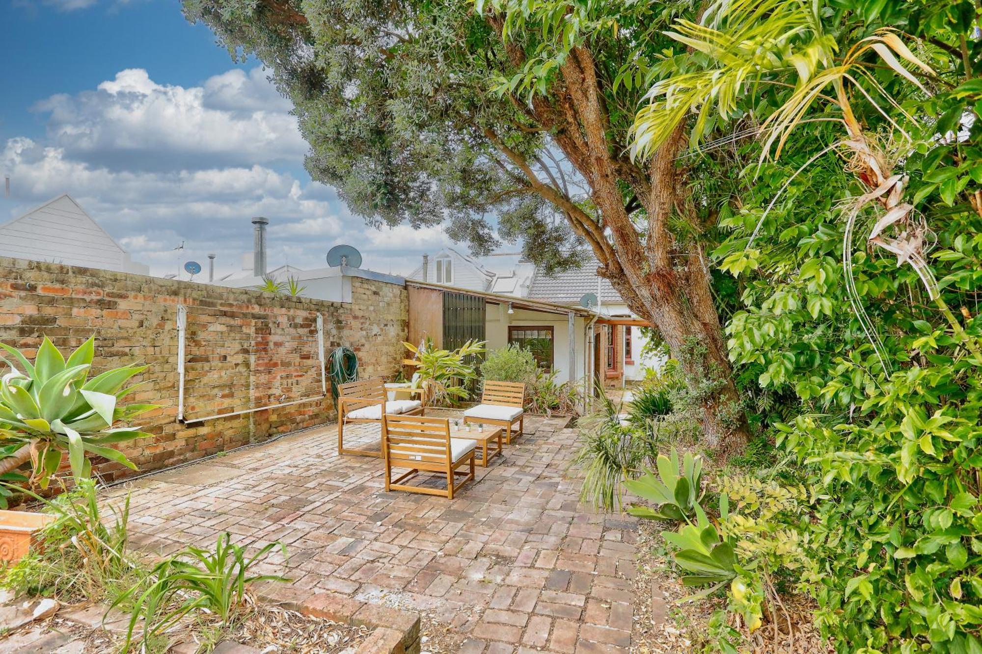 Comfortable 2 Bedroom House Paddington 2 E-bikes Included Holiday home Sydney