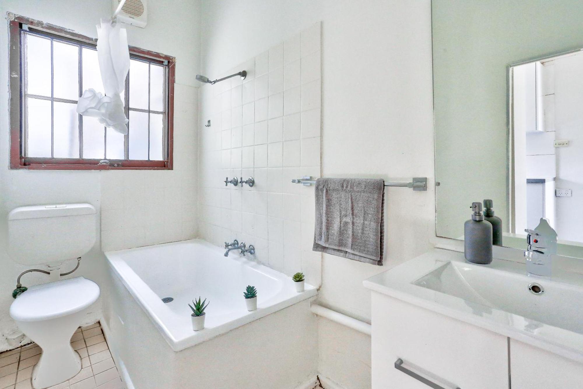 Comfortable 2 Bedroom House Paddington 2 E-bikes Included Sydney