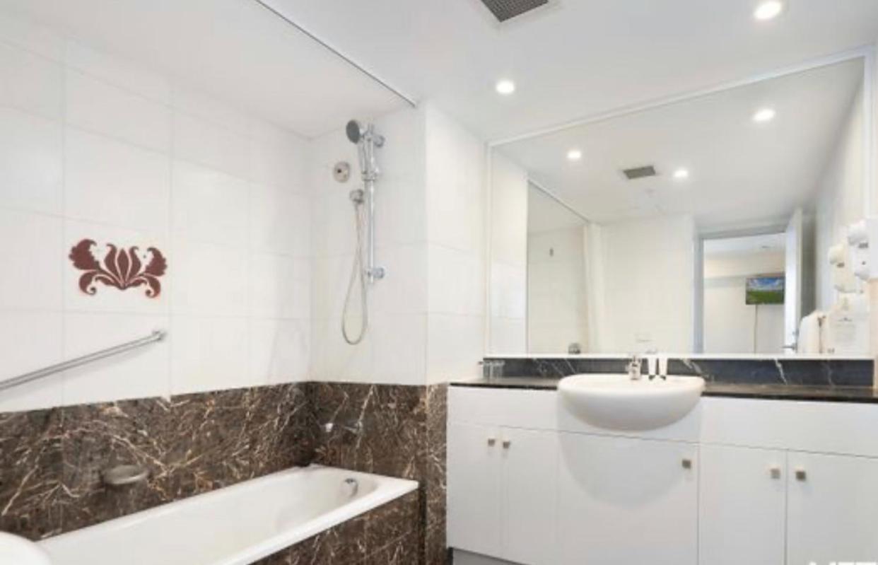 Darling Harbour Apartment