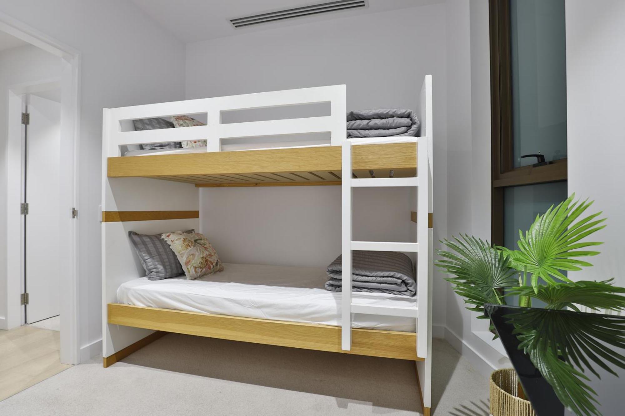 Chic Zenith Retreat -vista, Skylight, Parking Apartamento